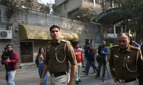 Delhi: फर्जी बम धमकियाँ, बंदूक हिंसा और जबरन वसूली ने शहर को तबाह कर दिया