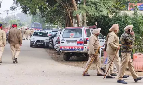 आदेश के इंतजार में सैकड़ों पुलिसकर्मी Patiala में डेरा डाले हुए