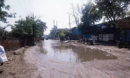 Faridabad: ग्रामीण जिलों में निवेश के बावजूद गड्ढों वाली सड़कों की समस्या बनी हुई