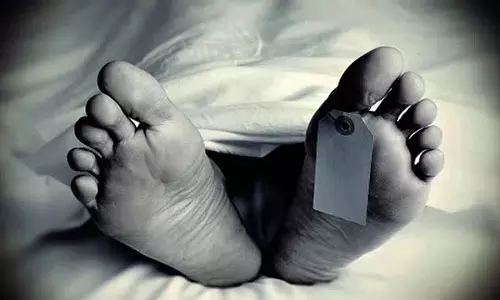Hyderabad: ट्रक चालक की लापरवाही से गाड़ी चलाने से दो लोगों की मौत Hyderabad: ट्रक चालक की लापरवाही से गाड़ी चलाने से दो लोगों की मौत