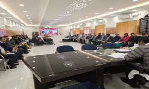 Araria: जिला पदाधिकारी ने विभिन्न सरकारी योजनाओं के प्रगति की समीक्षा बैठक की Araria: जिला पदाधिकारी ने विभिन्न सरकारी योजनाओं के प्रगति की समीक्षा बैठक की