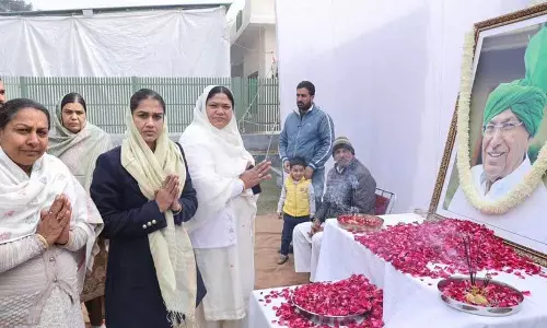 Haryana : सैनी राज्यपाल चौटाला गांव में पूर्व सीएम को श्रद्धांजलि देंगे Haryana : सैनी राज्यपाल चौटाला गांव में पूर्व सीएम को श्रद्धांजलि देंगे
