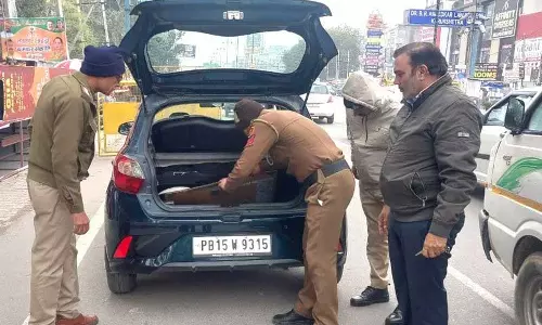 Haryana : कुरुक्षेत्र पुलिस ने नए साल के जश्न के मद्देनजर गश्त और चेकिंग बढ़ा दी Haryana : कुरुक्षेत्र पुलिस ने नए साल के जश्न के मद्देनजर गश्त और चेकिंग बढ़ा दी