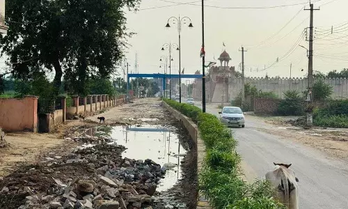 Haryana :  रानिया सड़क की मरम्मत में देरी को लेकर विधायक सेतिया ने अधिकारियों को घेरा