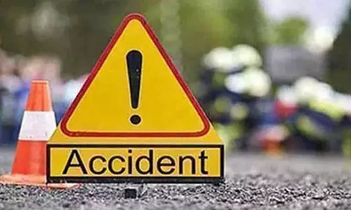 Sircilla में लॉरी ने साइकिल को टक्कर मारी, दंपति घायल