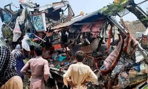 Pakistan: बस दुर्घटना में 11 की मौत, 22 घायल