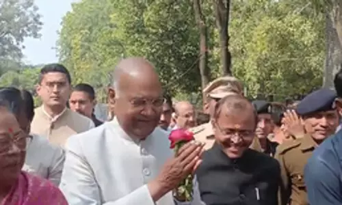 पूर्व राष्ट्रपति रामनाथ कोविंद ने शिरडी पहुंचकर किए साईं बाबा के दर्शन पूर्व राष्ट्रपति रामनाथ कोविंद ने शिरडी पहुंचकर किए साईं बाबा के दर्शन