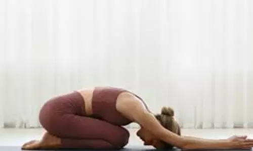 Lifestyle: बढ़ती उम्र के साथ महिलाओं को रहना है फिट, तो रूटीन में शामिल करें यह योगासन Lifestyle: बढ़ती उम्र के साथ महिलाओं को रहना है फिट, तो रूटीन में शामिल करें यह योगासन