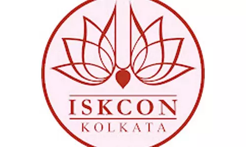 Kolkata में इस्कॉन भक्त बांग्लादेश में हिंदुओं की सुरक्षा के लिए प्रार्थना में शामिल हुए Kolkata में इस्कॉन भक्त बांग्लादेश में हिंदुओं की सुरक्षा के लिए प्रार्थना में शामिल हुए