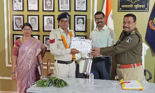प्रधान आरक्षक यशवंत सिन्हा हुए ससम्मान पुलिस विभाग से सेवानिवृत्त प्रधान आरक्षक यशवंत सिन्हा हुए ससम्मान पुलिस विभाग से सेवानिवृत्त