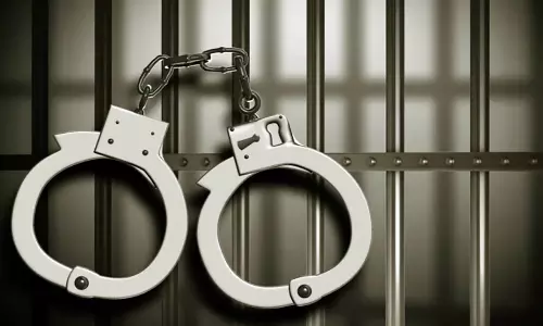 Mumbai: गिरफ्तारी घोटाले में 8.6 लाख की ठगी, 4 लोगों को गिरफ्तार किया Mumbai: गिरफ्तारी घोटाले में 8.6 लाख की ठगी, 4 लोगों को गिरफ्तार किया