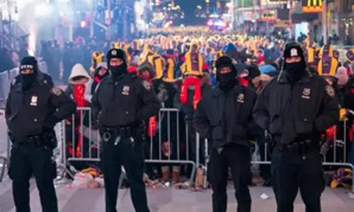 New York ने नए साल की छुट्टियों के लिए सुरक्षा उपाय बढ़ाए New York ने नए साल की छुट्टियों के लिए सुरक्षा उपाय बढ़ाए