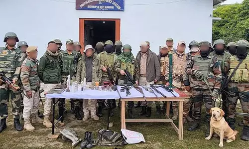 संयुक्त Manipur अभियान में हथियार और गोला-बारूद बरामद