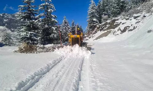 Chamba की 20 सड़कें अभी भी अवरुद्ध, बहाली के प्रयास जारी