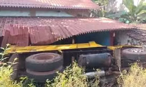 Shiroda में ट्रक के घर से टकराने से निवासी सुरक्षित
