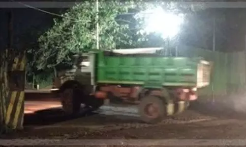 GOA: रात्रिकालीन अयस्क परिवहन, सरमानस पिलगाओ निवासियों के लिए एक दुःस्वप्न GOA: रात्रिकालीन अयस्क परिवहन, सरमानस पिलगाओ निवासियों के लिए एक दुःस्वप्न