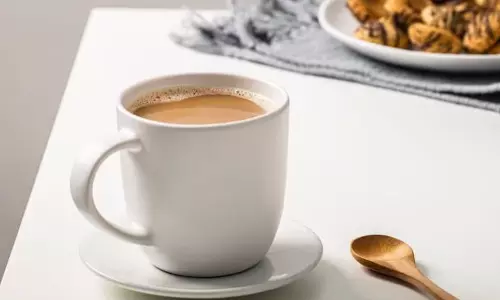 क्या आप भी चाय के साथ नहीं खाते ऐसी चीजे