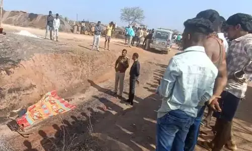 डामर प्लांट में मजदूर की मौत, हाईवा ने रौंदा