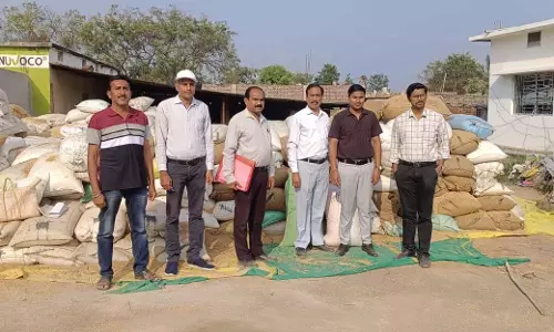 गोदाम से 444 क्विंटल धान और 42 बोरी महुआ जब्त, एसडीएम ने मारी रेड