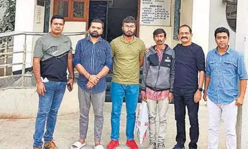 Mumbai: इंजीनियर से 9 लाख ठगने के आरोप में तीन लोग गिरफ्तार Mumbai: इंजीनियर से 9 लाख ठगने के आरोप में तीन लोग गिरफ्तार
