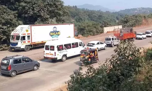 Ratnagiri: मुंबई-गोवा राजमार्ग पर वाहनों की कतारें, पर्यटकों को बड़ी परेशानी