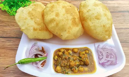 Chole Bhature: घर पर ऐसे बनाएं बाजार जैसे टेस्टी पंजाबी छोले-भटूरे Chole Bhature: घर पर ऐसे बनाएं बाजार जैसे टेस्टी पंजाबी छोले-भटूरे