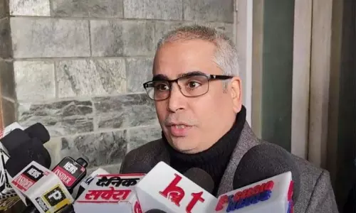 प्रमुख छुट्टियां हटाकर भाजपा भावनाओं को ठेस पहुंचा रही है: Sadiq प्रमुख छुट्टियां हटाकर भाजपा भावनाओं को ठेस पहुंचा रही है: Sadiq