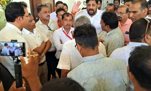 Canacona में होटल ने 2 घरों के सामने लगा लोहे का गेट हटाया