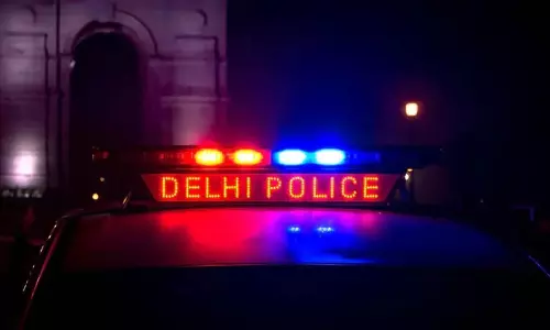Delhi: अवैध हथियारों की सप्लाई, तीन लोग गिरफ्तार Delhi: अवैध हथियारों की सप्लाई, तीन लोग गिरफ्तार
