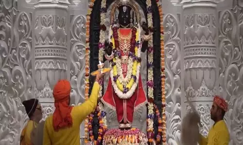 Ayodhya: साल की आखिरी आरती के लिए राम जन्मभूमि मंदिर में उमड़े श्रद्धालु