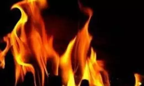 सूरत में बड़ा हादसा : स्टील प्लांट में लगी भीषण आग, चार श्रमिकों की मौत सूरत में बड़ा हादसा : स्टील प्लांट में लगी भीषण आग, चार श्रमिकों की मौत