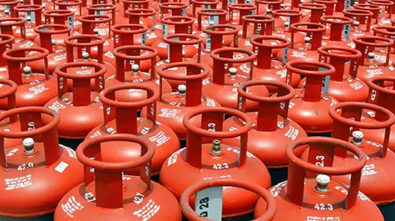 LPG सिलेंडर सस्ता, दाम 14.50 रुपये कम हुए LPG सिलेंडर सस्ता, दाम 14.50 रुपये कम हुए