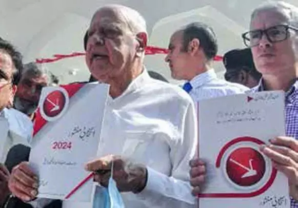 Dr. Farooq, उमर ने लोगों को नववर्ष की शुभकामनाएं दीं Dr. Farooq, उमर ने लोगों को नववर्ष की शुभकामनाएं दीं