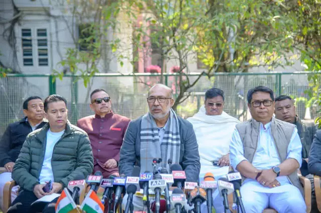 MC Sumbal ने बशीर अहमद को सेवानिवृत्ति पर गर्मजोशी से विदाई दी MC Sumbal ने बशीर अहमद को सेवानिवृत्ति पर गर्मजोशी से विदाई दी