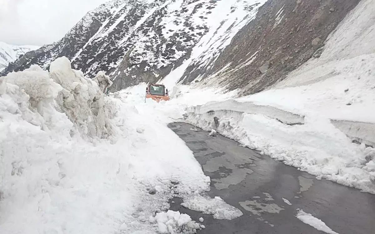 बुनियादी ढांचे और प्रचार की कमी से मुगल रोड पर शीतकालीन पर्यटन प्रभावित बुनियादी ढांचे और प्रचार की कमी से मुगल रोड पर शीतकालीन पर्यटन प्रभावित