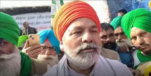 चौटाला परिवार को हो जाना चाहिए एकजुट : राकेश टिकैत चौटाला परिवार को हो जाना चाहिए एकजुट : राकेश टिकैत