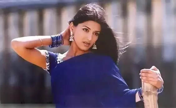 Sonali Bendre Birthday : दुखों से भरी है हम साथ साथ हैं की प्रीति की जिंदगी, मौत को दे चुकी हैं मात Sonali Bendre Birthday : दुखों से भरी है हम साथ साथ हैं की प्रीति की जिंदगी, मौत को दे चुकी हैं मात