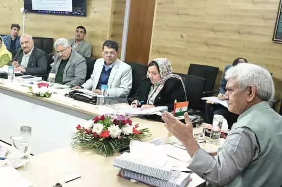 विश्वविद्यालय को स्थानीय भाषाओं और संस्कृति को बढ़ावा देने पर ध्यान देना चाहिए विश्वविद्यालय को स्थानीय भाषाओं और संस्कृति को बढ़ावा देने पर ध्यान देना चाहिए