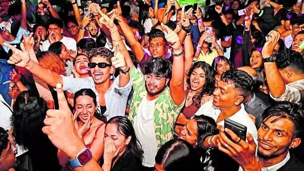 Bengaluru ने नए साल का शानदार तरीके से स्वागत किया Bengaluru ने नए साल का शानदार तरीके से स्वागत किया