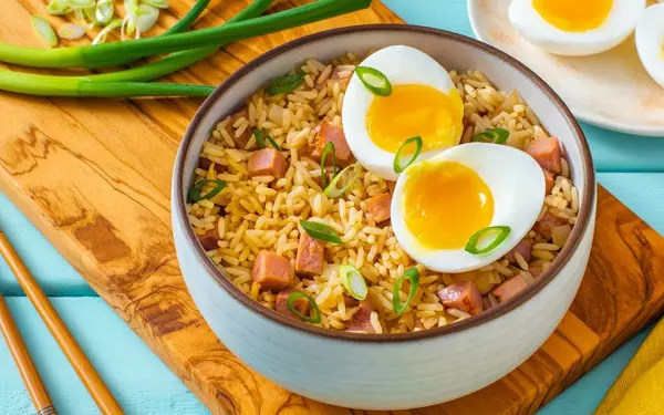 Egg Fried Rice: सिर्फ 10-15 मिनट में बनने वाला स्वादिष्ट और आसान नाश्ता Egg Fried Rice: सिर्फ 10-15 मिनट में बनने वाला स्वादिष्ट और आसान नाश्ता