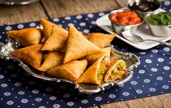 Pizza Samosa: पिज़्ज़ा समोसा के साथ अपनी न्यू ईयर पार्टी को बनाएं खास Pizza Samosa: पिज़्ज़ा समोसा के साथ अपनी न्यू ईयर पार्टी को बनाएं खास