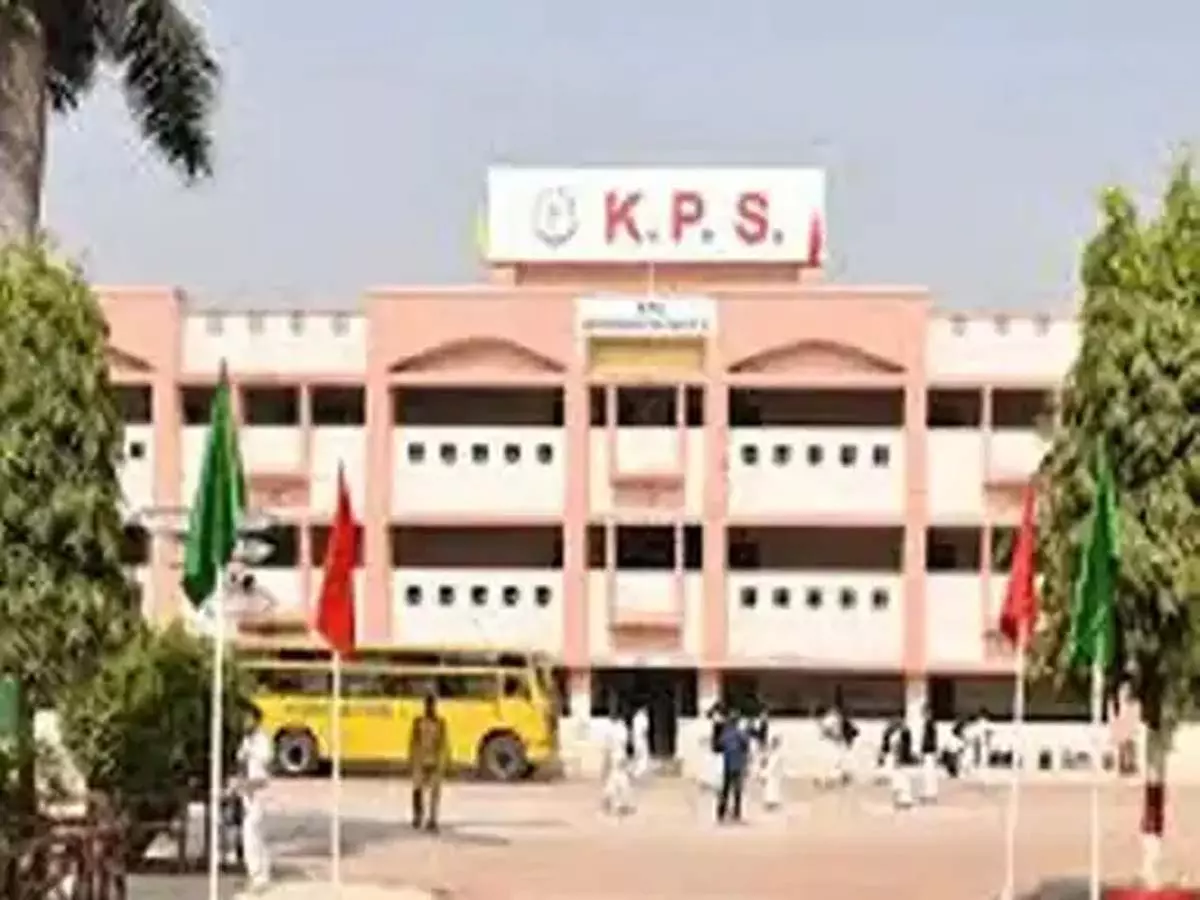 केपीएस ग्रुप के खिलाफ FIR दर्ज, फर्जीवाड़ा कर करोड़ों की जमीन पर बनाया स्कूल केपीएस ग्रुप के खिलाफ FIR दर्ज, फर्जीवाड़ा कर करोड़ों की जमीन पर बनाया स्कूल