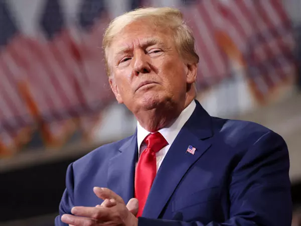 Trump ने रिपब्लिकन से सीनेट डेमोक्रेट्स की देरी की रणनीति के खिलाफ स्मार्ट और सख्त होने का आग्रह किया Trump ने रिपब्लिकन से सीनेट डेमोक्रेट्स की देरी की रणनीति के खिलाफ स्मार्ट और सख्त होने का आग्रह किया