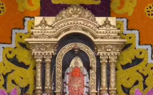बम्लेश्वरी मंदिर में उमड़ी भीड़, नए साल के पहले दिन पहुंचे 1 लाख से ज्यादा श्रद्धालु बम्लेश्वरी मंदिर में उमड़ी भीड़, नए साल के पहले दिन पहुंचे 1 लाख से ज्यादा श्रद्धालु