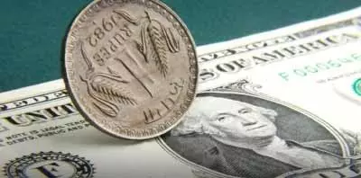 US dollar के मुकाबले रुपया 13 पैसे गिरकर 85.65 के सर्वकालिक निचले स्तर पर बंद हुआ US dollar के मुकाबले रुपया 13 पैसे गिरकर 85.65 के सर्वकालिक निचले स्तर पर बंद हुआ