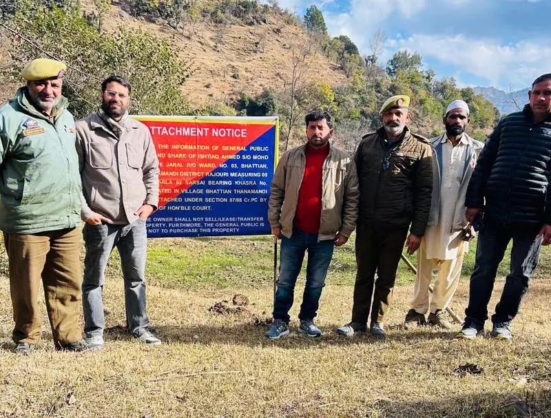 J&K पुलिस ने दो आतंकी आकाओं की संपत्ति जब्त की J&K पुलिस ने दो आतंकी आकाओं की संपत्ति जब्त की