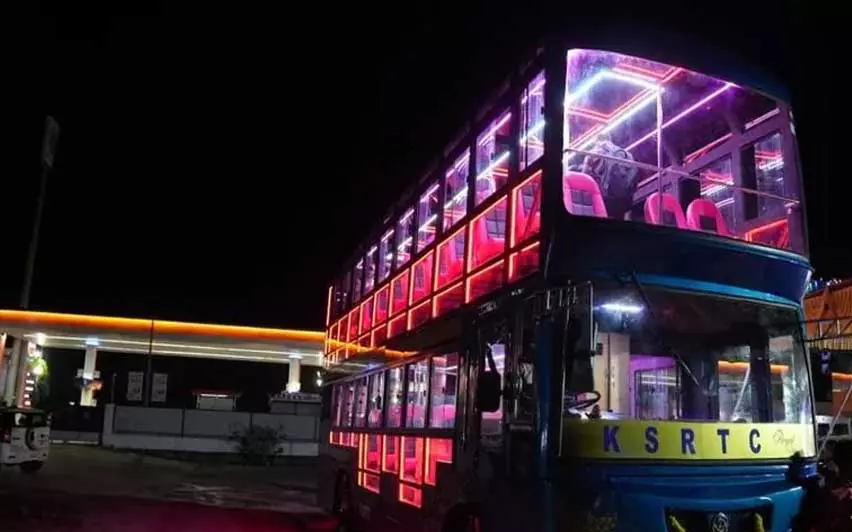 KSRTC ने मुन्नार के लिए ग्लास पैनल वाली डबल डेकर बस शुरू KSRTC ने मुन्नार के लिए ग्लास पैनल वाली डबल डेकर बस शुरू