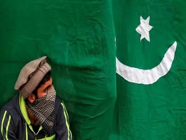 कराची में ट्रैफिक जाम, ASWJ ने 60 स्थानों पर धरना शुरू किया कराची में ट्रैफिक जाम, ASWJ ने 60 स्थानों पर धरना शुरू किया