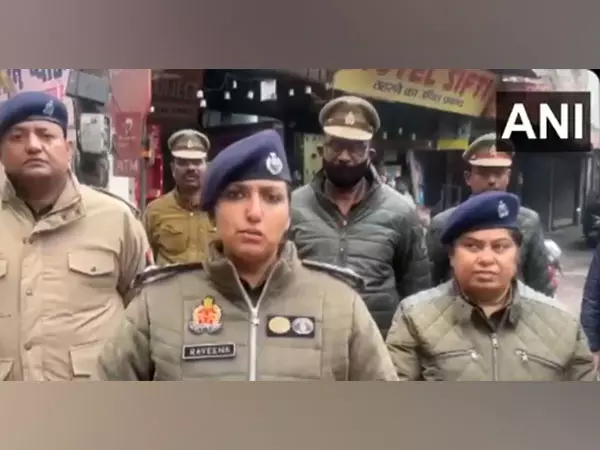 Agra : होटल में पारिवारिक विवाद के चलते परिवार के सदस्यों की हत्या के आरोप में व्यक्ति गिरफ्तार Agra : होटल में पारिवारिक विवाद के चलते परिवार के सदस्यों की हत्या के आरोप में व्यक्ति गिरफ्तार