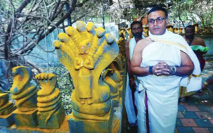 Kerala साध्या का आनंद लिया और स्थानीय लोगों से बातचीत की Kerala साध्या का आनंद लिया और स्थानीय लोगों से बातचीत की